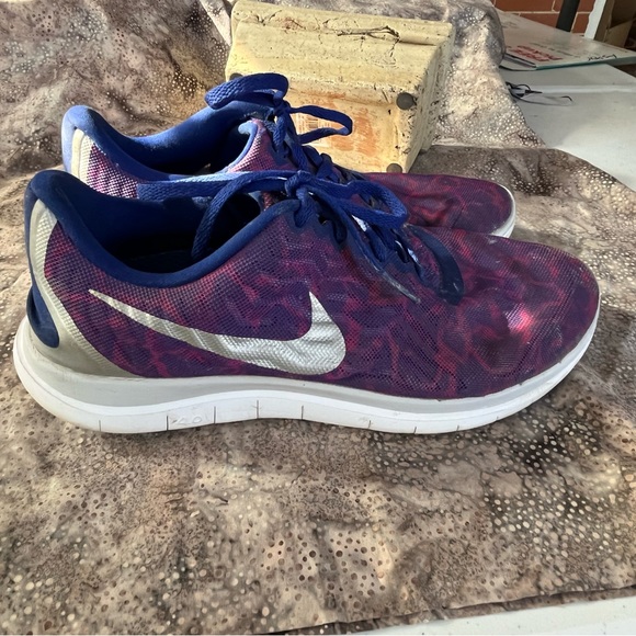 Flyknit sneakers by Nike in great condition - Picture 2 of 6